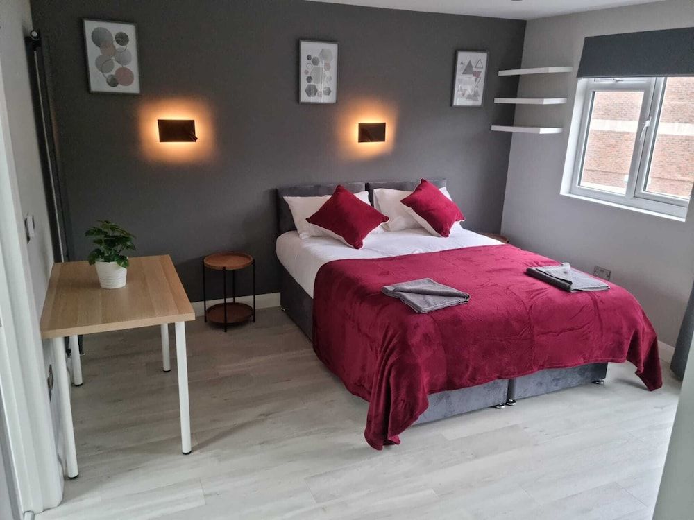 undefined Impeccable 4-bed House in London With Jacuzzi 2