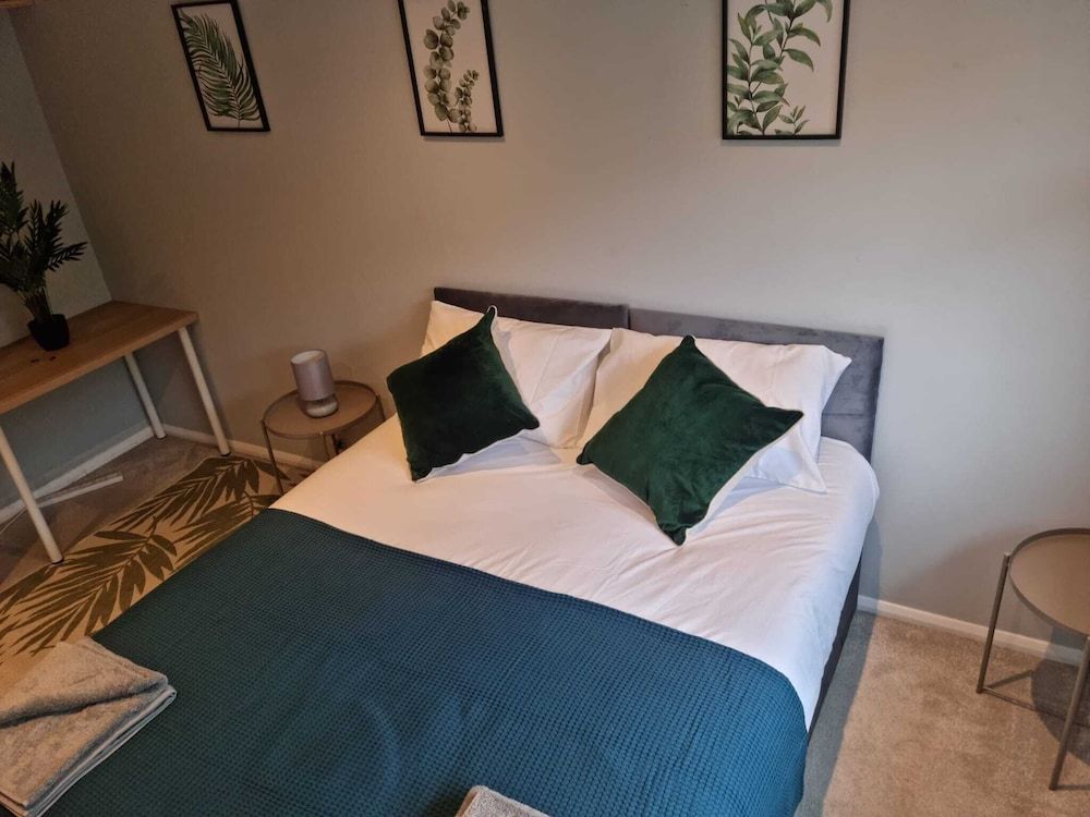 undefined Impeccable 4-bed House in London With Jacuzzi 3