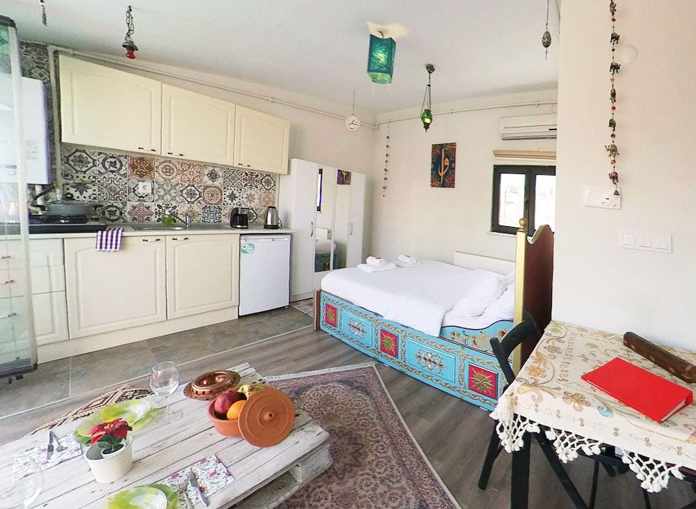 Elele Boutique Aparts Romantic Loft, 1 Double Bed, Terrace, City View 6