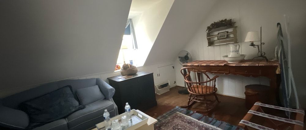 The Wayside Inn Bed & Breakfast Design Room (Margos suite) 6