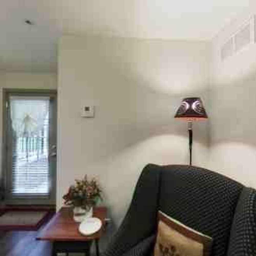 The Wayside Inn Bed & Breakfast Deluxe Room (Terrace room) 4