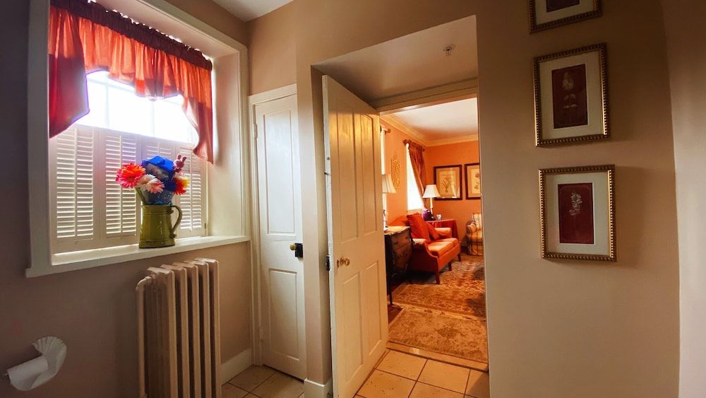 The Wayside Inn Bed & Breakfast Deluxe Suite (Pierpoint suite) 6