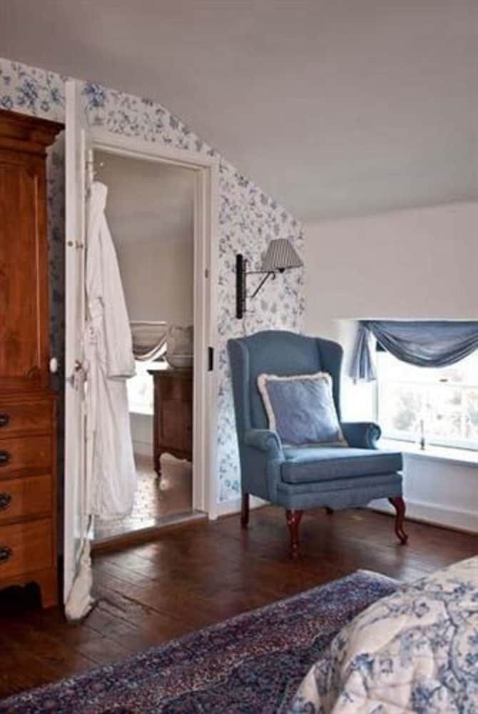 The Wayside Inn Bed & Breakfast Design Room (Margos suite) 4