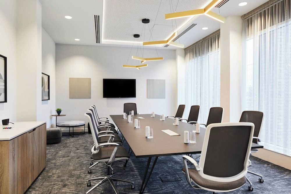 undefined Courtyard by Marriott London City Airport 10