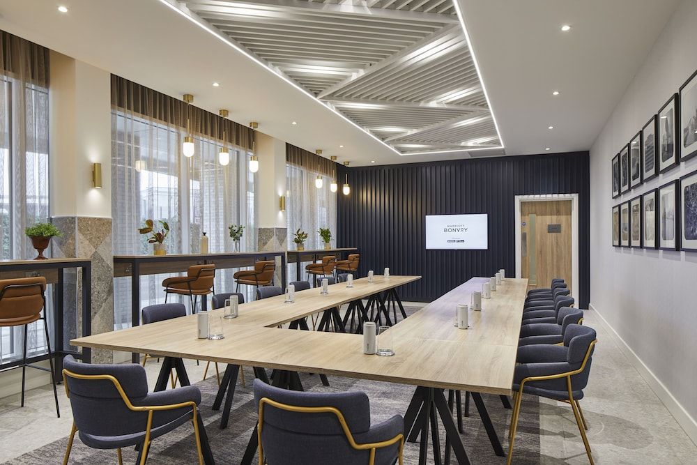 undefined Courtyard by Marriott London City Airport 9