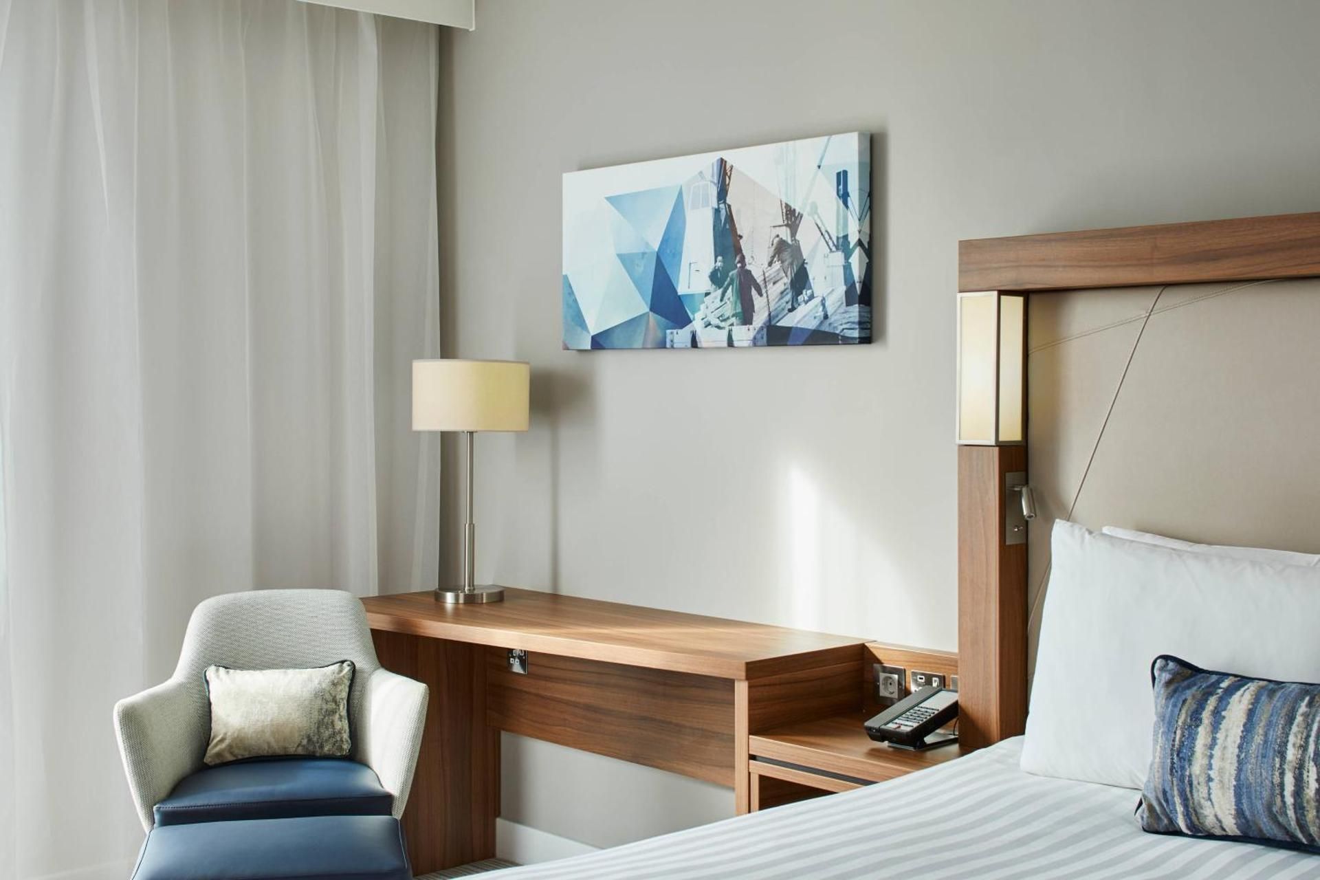 undefined Courtyard by Marriott London City Airport 4