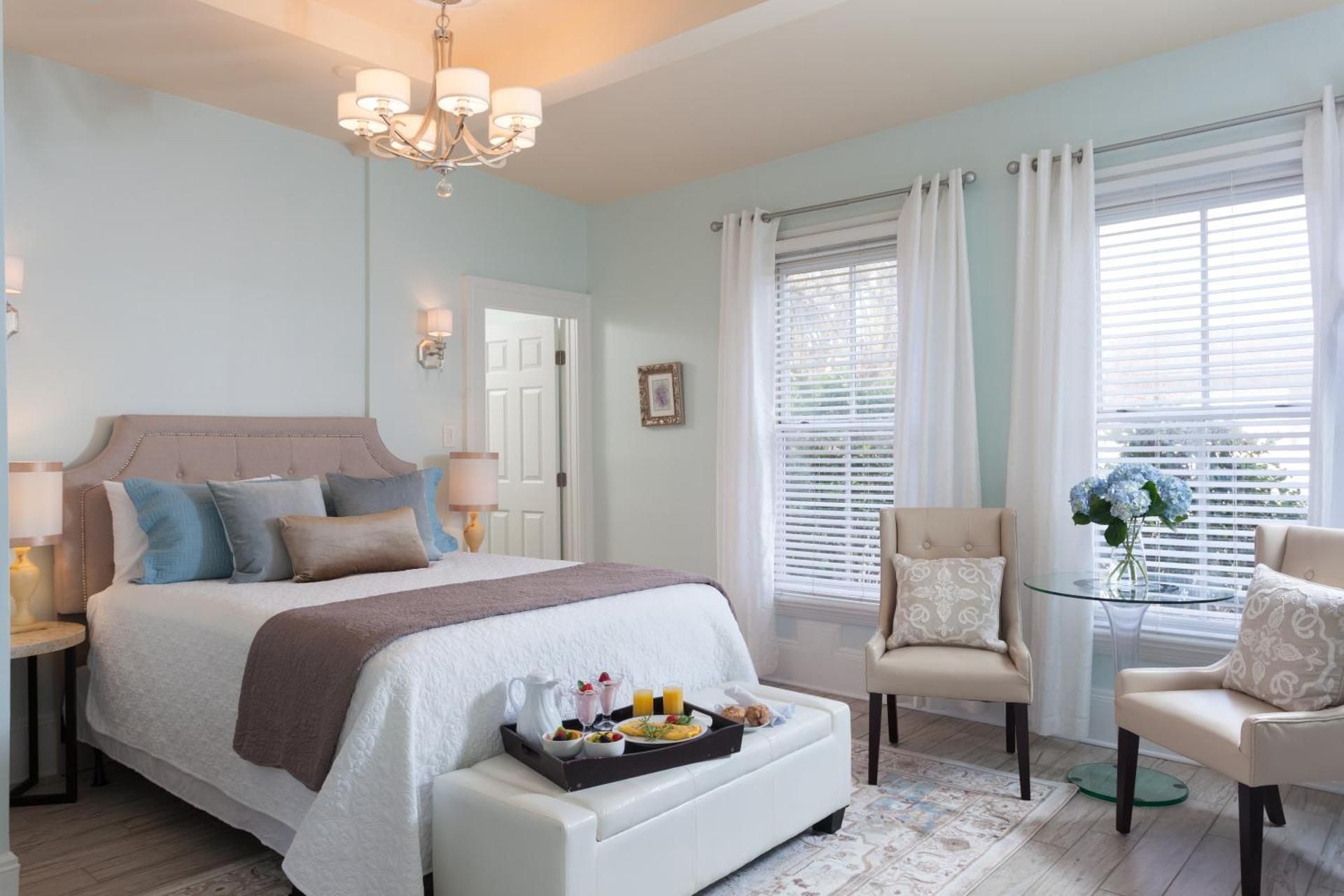 Queen Room with Spa Bath (Robinson Lewis)