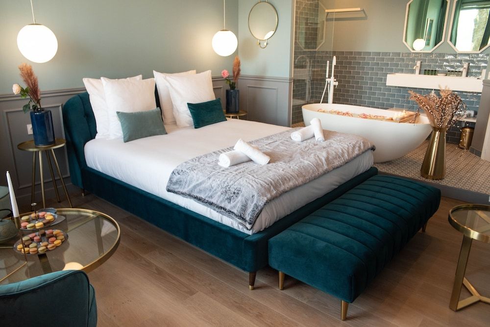 undefined The Parisian Blue Eiffel Tower 5