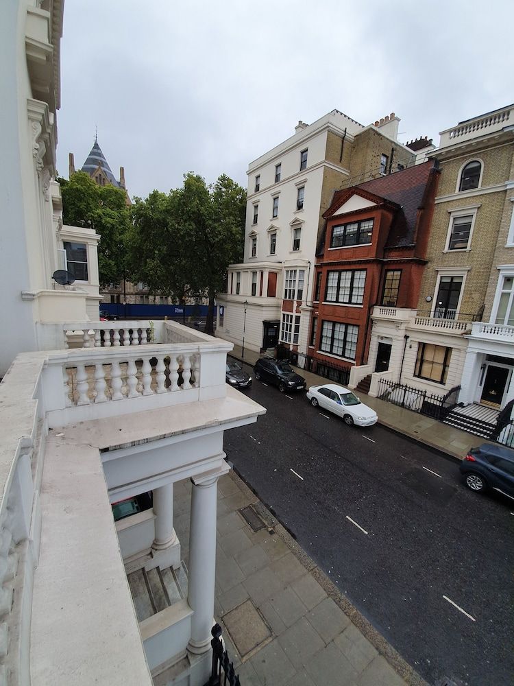 Studio Apartment in South Kensington 15 Studio 8