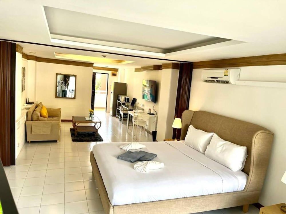 Patong Beach Gardens - Pool, Fast Wifi, Smart TVs Apartment 7