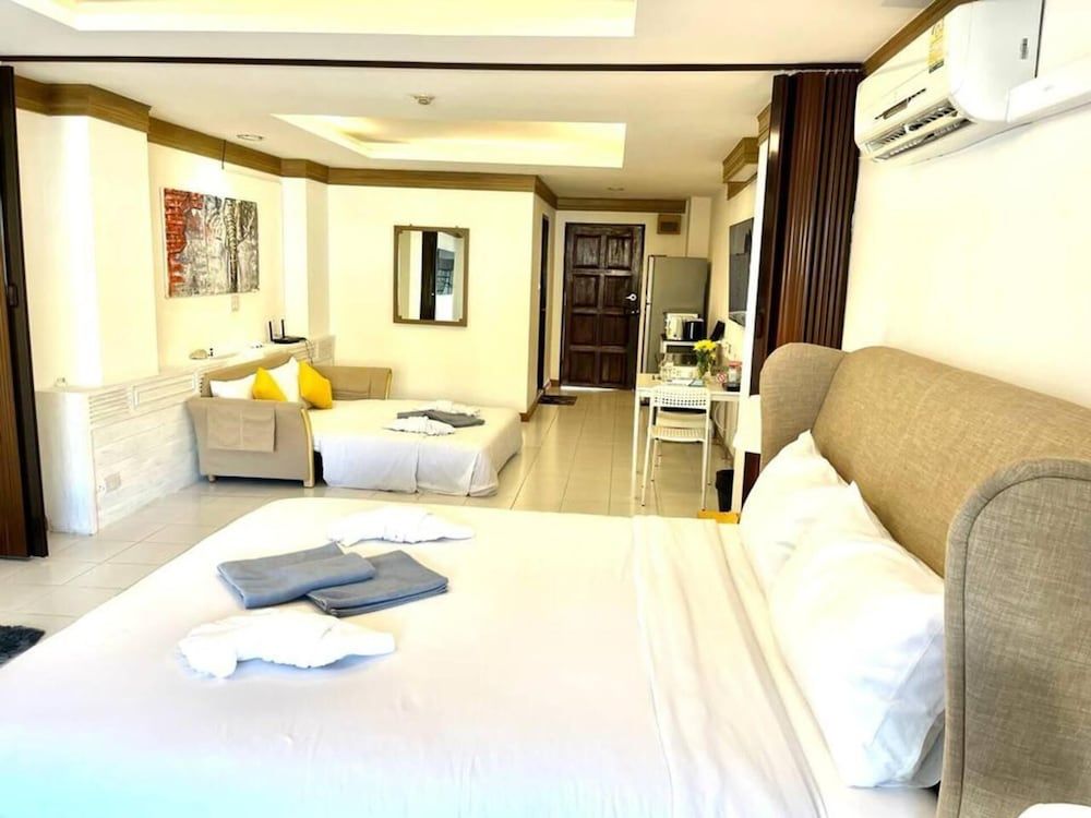 Patong Beach Gardens - Pool, Fast Wifi, Smart TVs Apartment 3