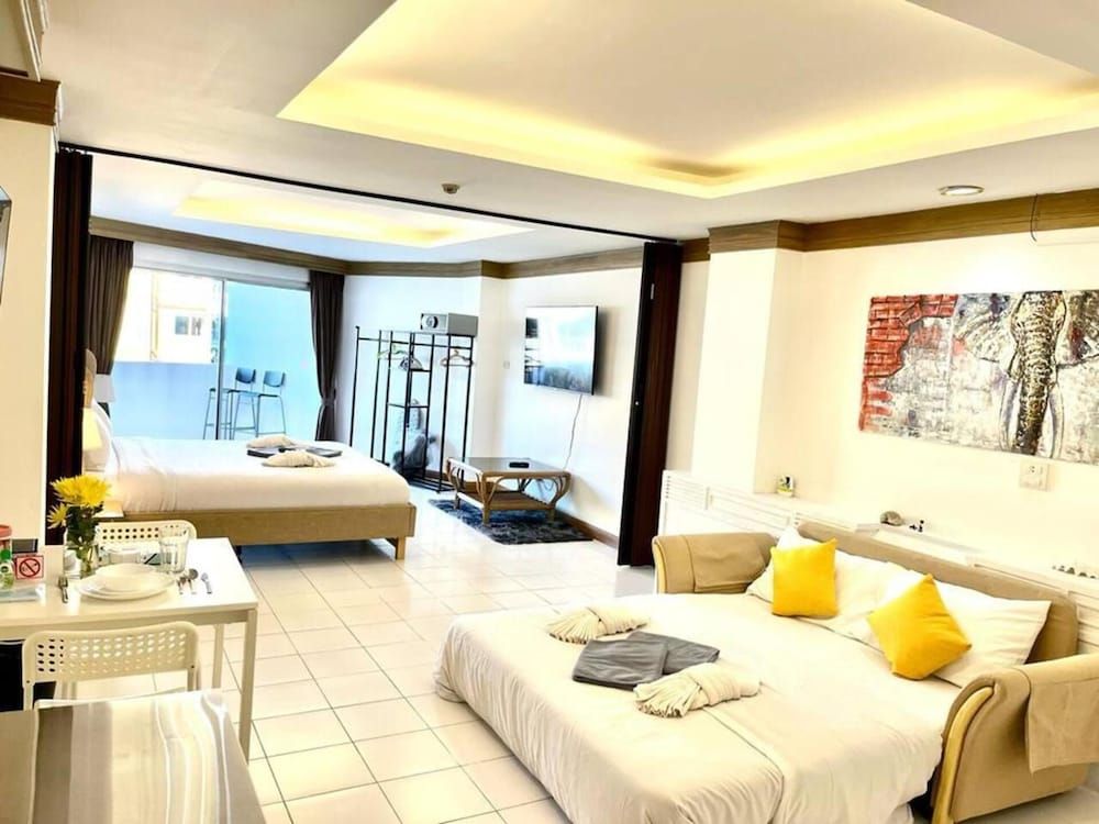Patong Beach Gardens - Pool, Fast Wifi, Smart TVs Apartment 4