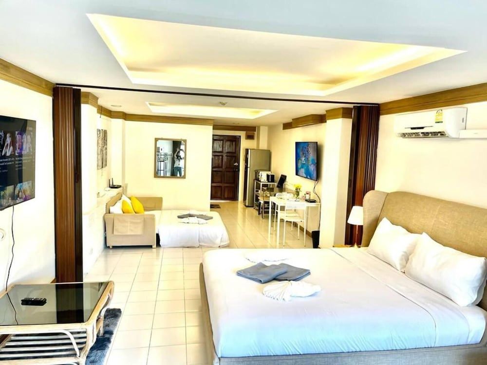 Patong Beach Gardens - Pool, Fast Wifi, Smart TVs Apartment 6