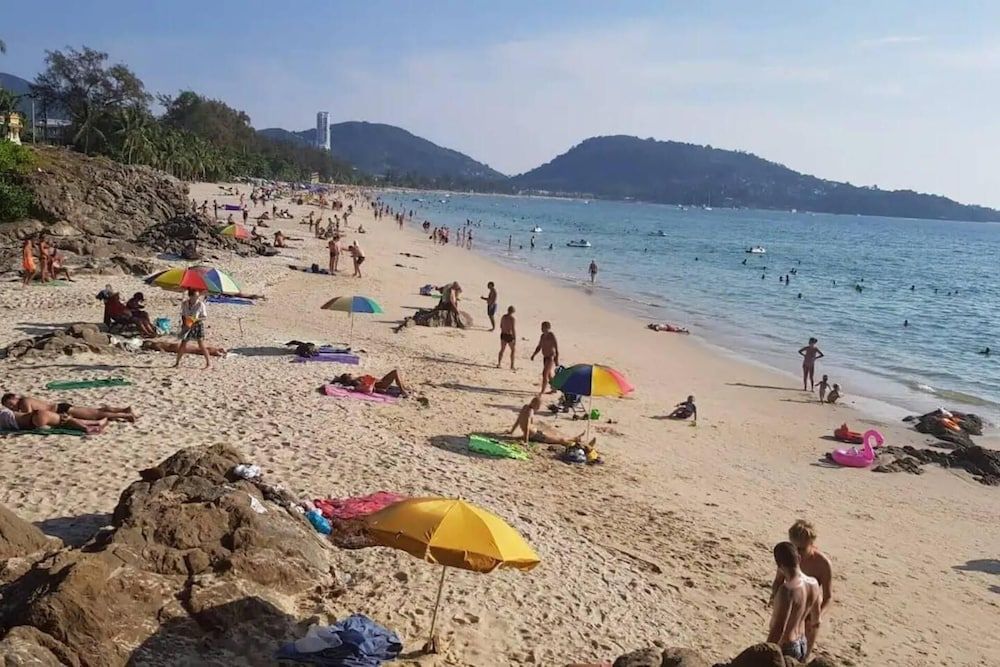 Patong Beach Gardens - Pool, Fast Wifi, Smart TVs Apartment 11