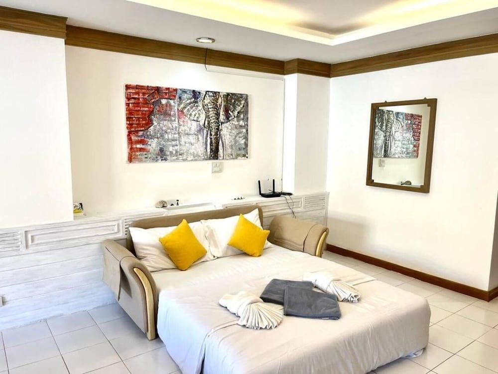 Patong Beach Gardens - Pool, Fast Wifi, Smart TVs Apartment 2
