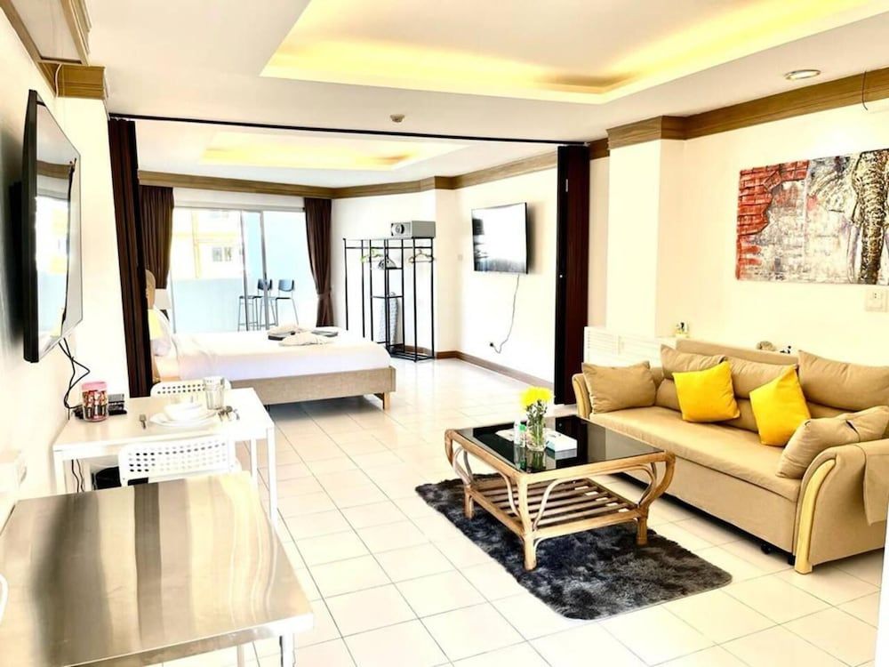 Patong Beach Gardens - Pool, Fast Wifi, Smart TVs Apartment 8