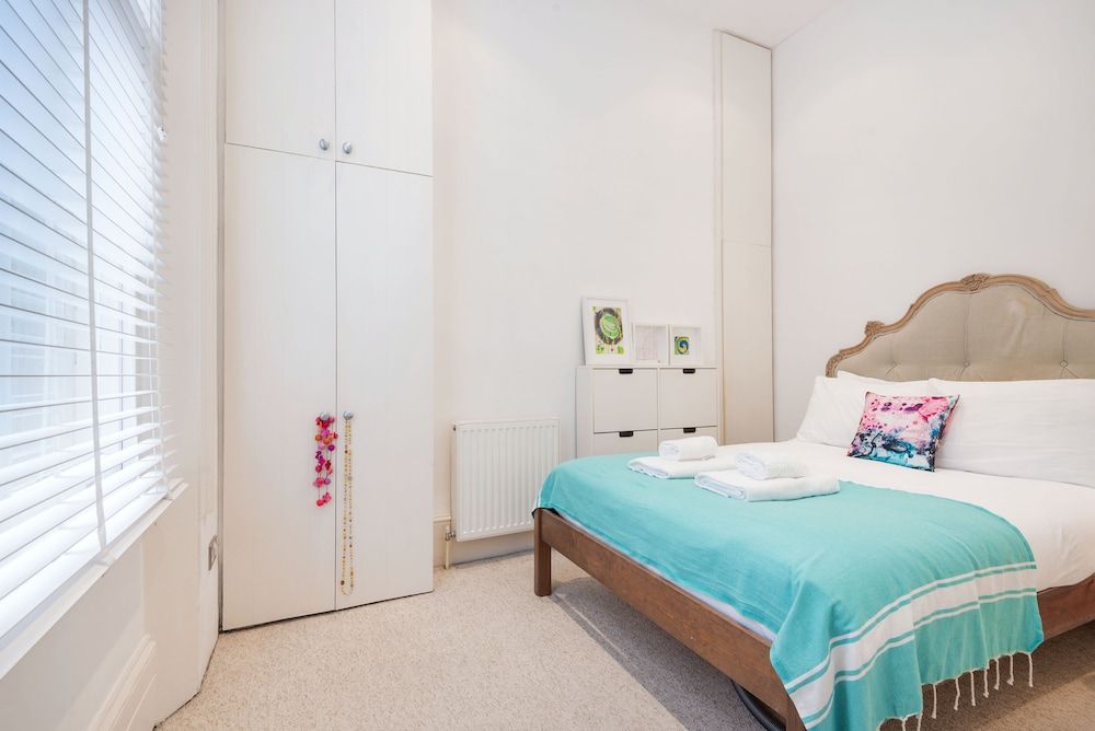 undefined Colourful West Kensington Home Close to Earls Court 5