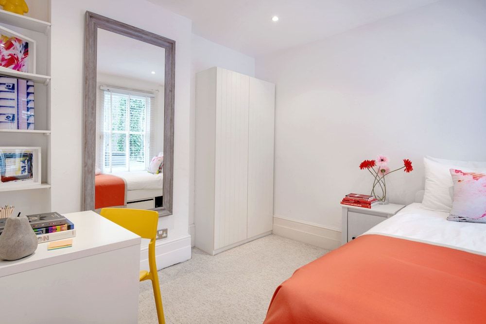 undefined Colourful West Kensington Home Close to Earls Court 10