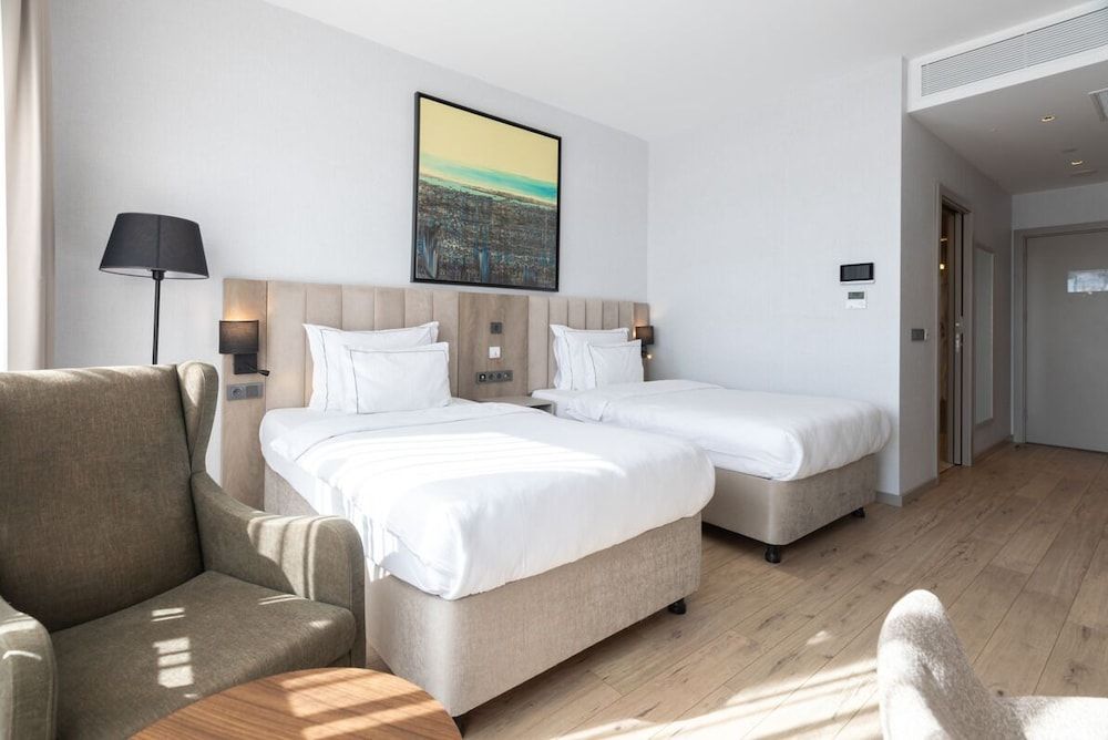 undefined Antwell Suites 2