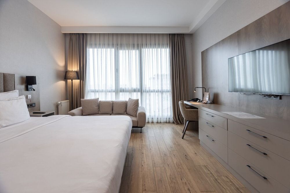 undefined Antwell Suites 10