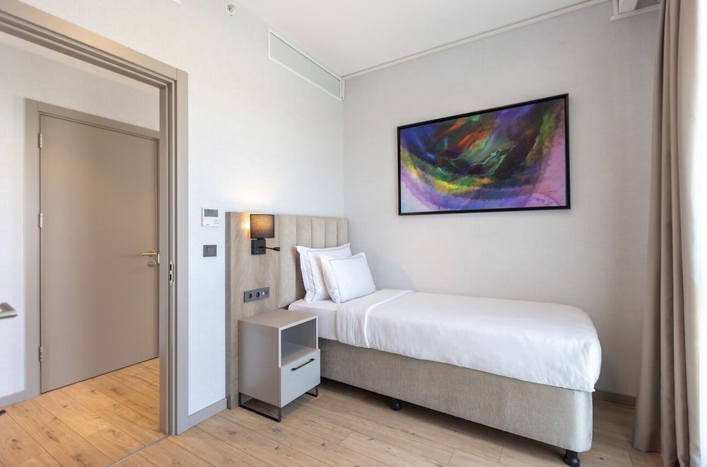 undefined Antwell Suites 6