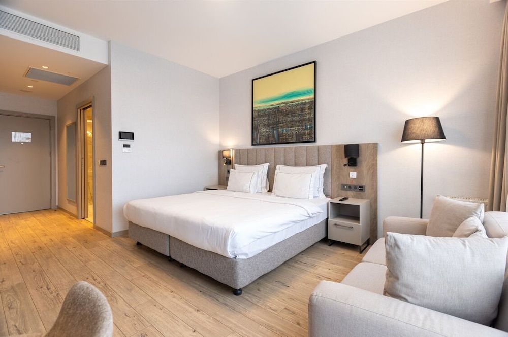 undefined Antwell Suites 9