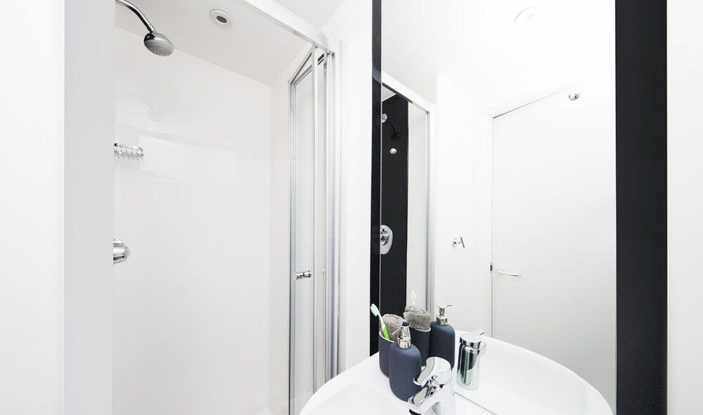 undefined Vibrant Rooms for STUDENTS Only - LONDON 8