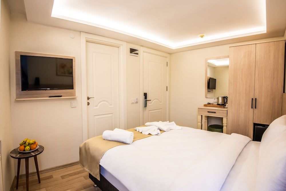 Royal Bosphorus Hotel Standard Double or Twin Room 10