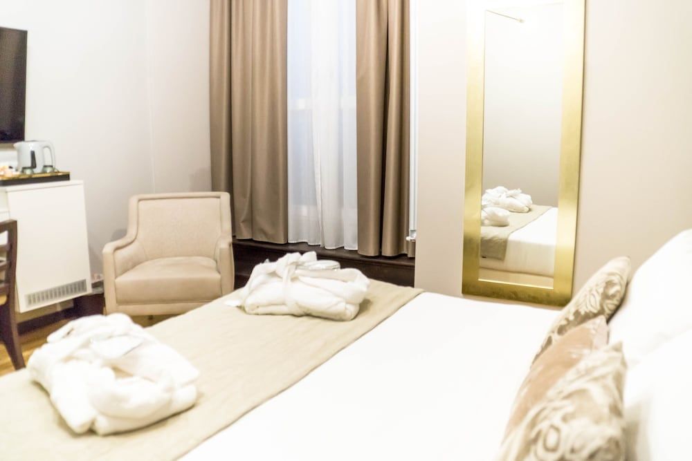 INTOMILAN  Galleria Duomo - Boutique & Design Aparthotel Deluxe Double or Twin Room 3