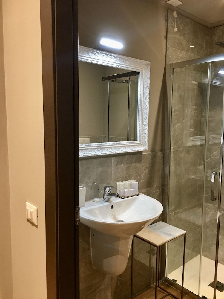 INTOMILAN  Galleria Duomo - Boutique & Design Aparthotel Deluxe Double or Twin Room 5