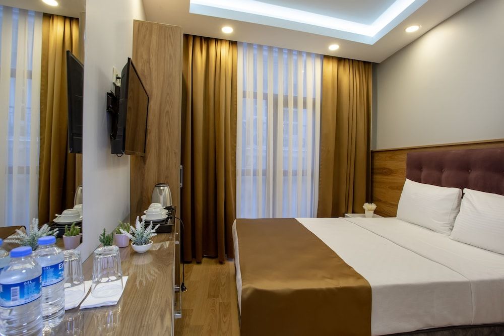 West Palace Hotel Standard Room