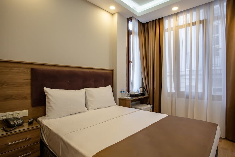 West Palace Hotel Standard Room