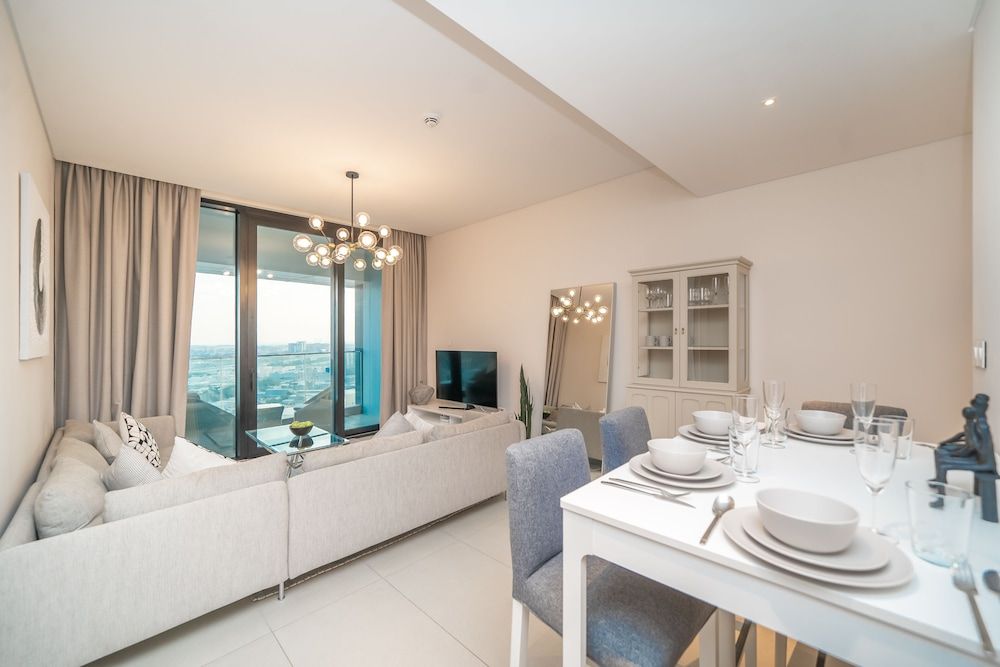 Jumeirah Gate Tower - Luton Vacation Homes