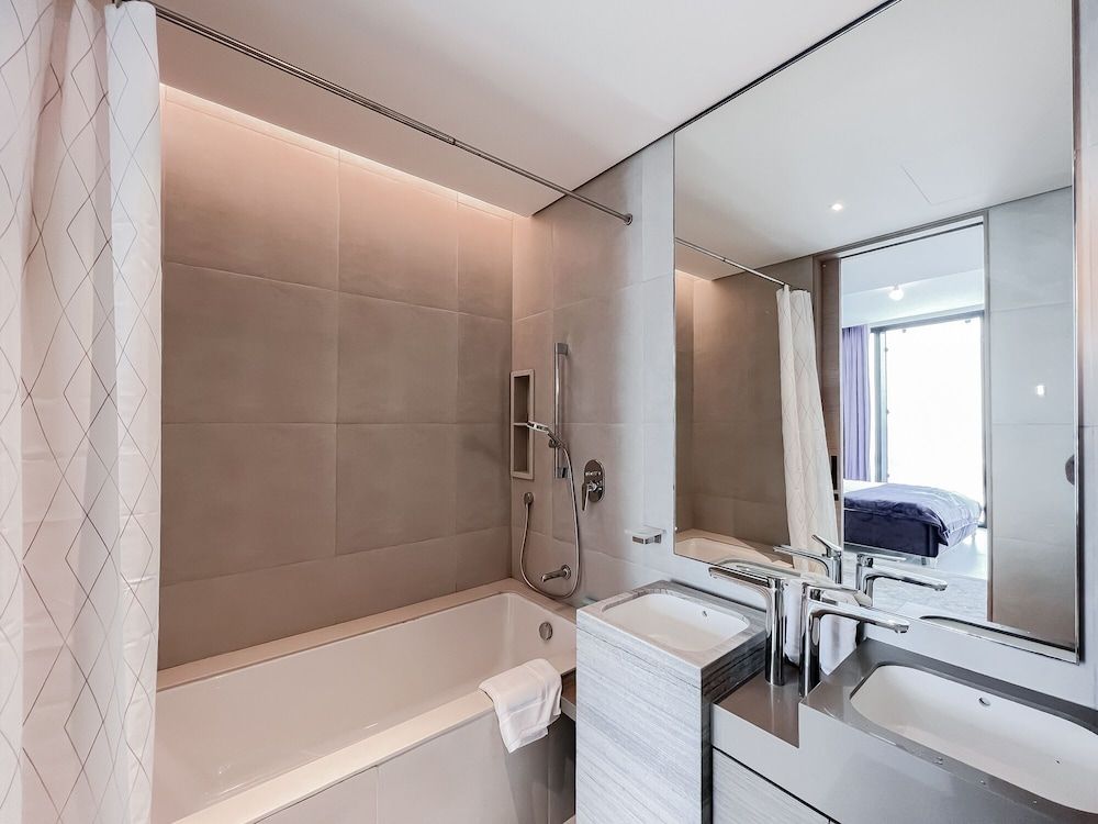 Jumeirah Gate Tower - Luton Vacation Homes
