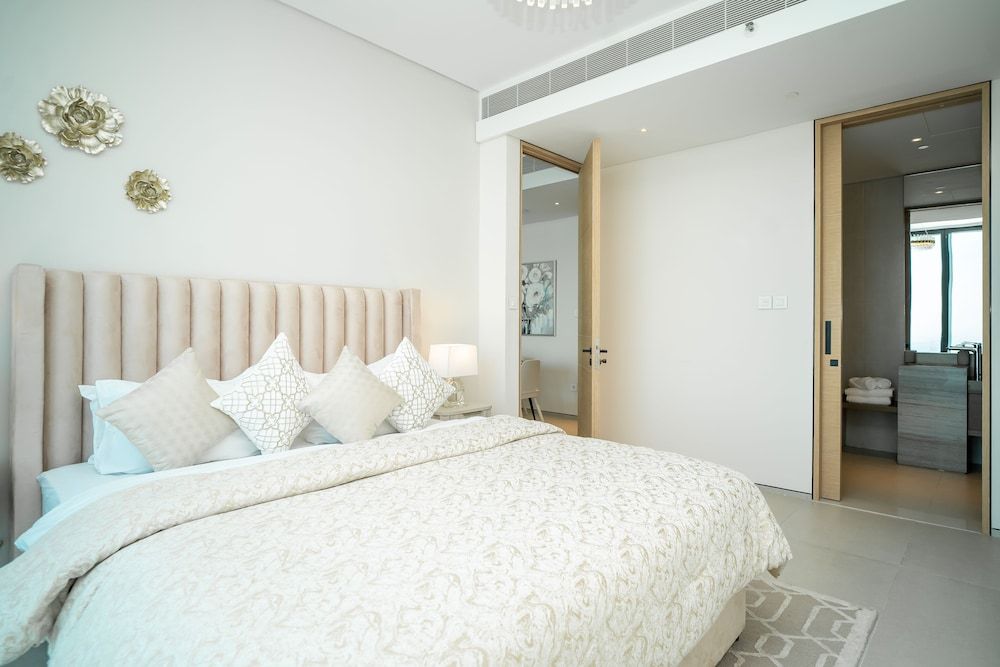 Jumeirah Gate Tower - Luton Vacation Homes