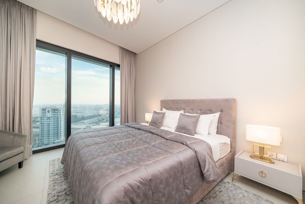 Jumeirah Gate Tower - Luton Vacation Homes