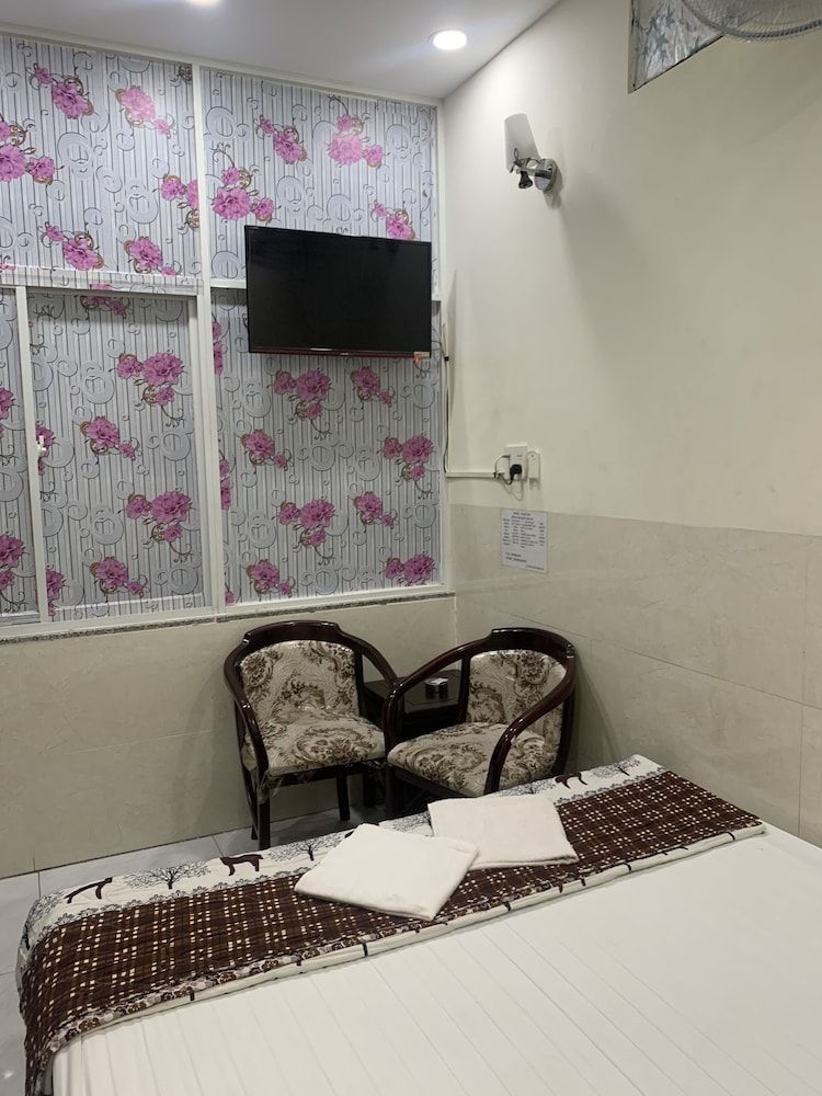 Ngoc Quy Hotel Standard Room 2