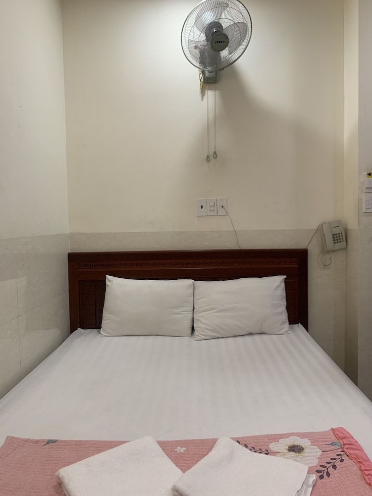 Ngoc Quy Hotel Standard Room 3