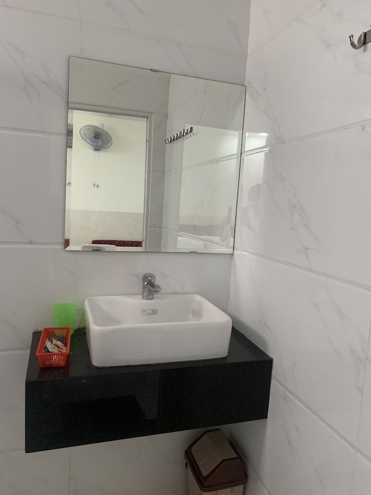 Ngoc Quy Hotel Standard Room 8