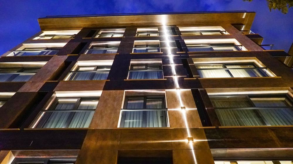 undefined Fragments Hotel 6