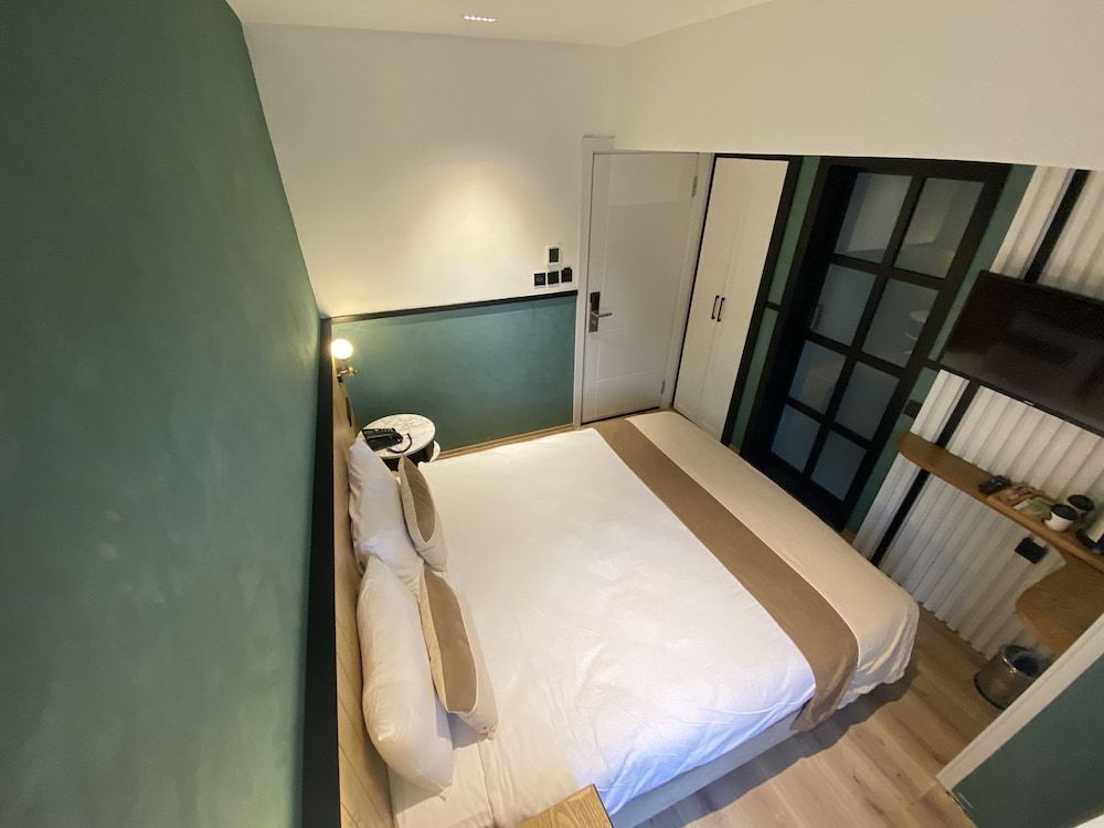 undefined Fragments Hotel 5