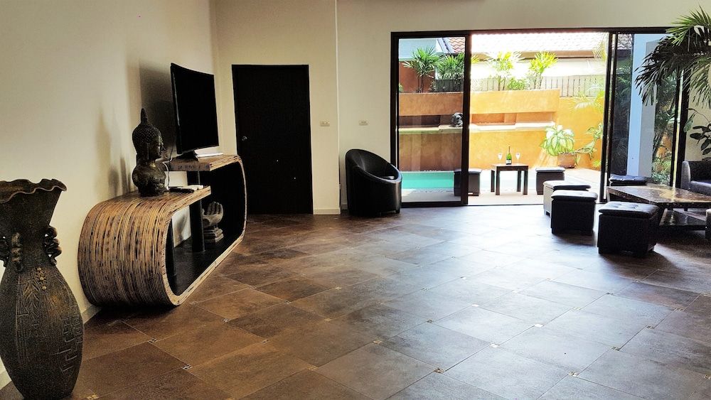 WOWLAND Luxury Pool Villa Pattaya Walking Street - 6 Bedrooms Luxury Villa 7