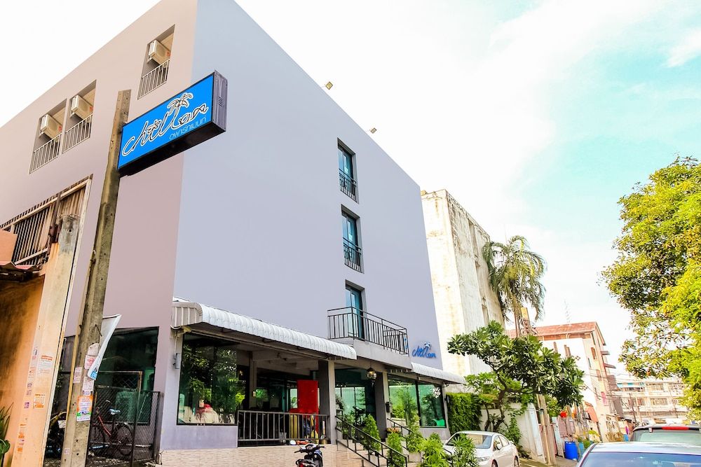 undefined Super OYO 427 Chill Apartment 5