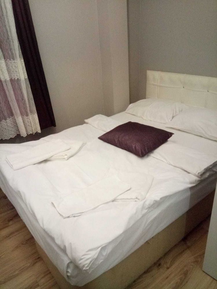 undefined Ezra  Suites 8