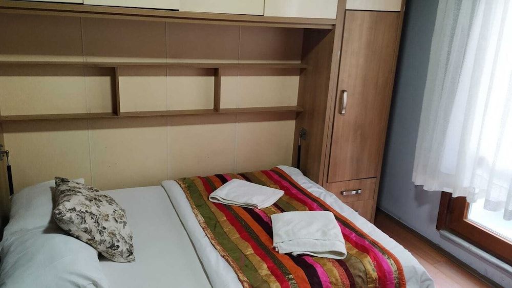 undefined Ezra  Suites 4