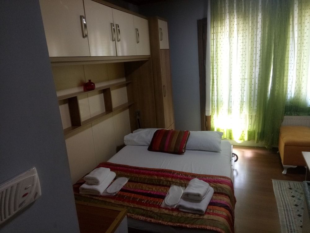 undefined Ezra  Suites 7