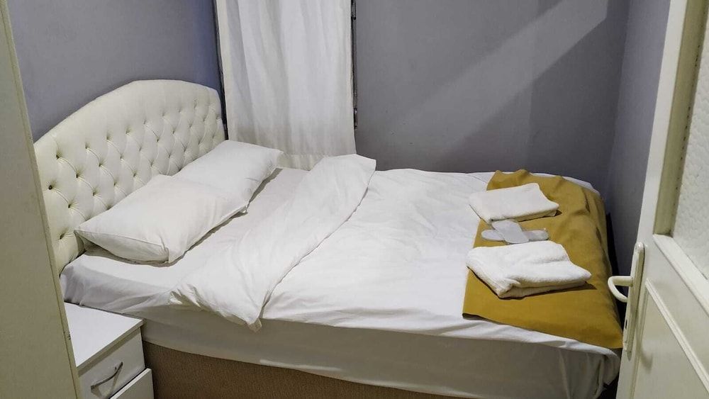 undefined Ezra  Suites 6