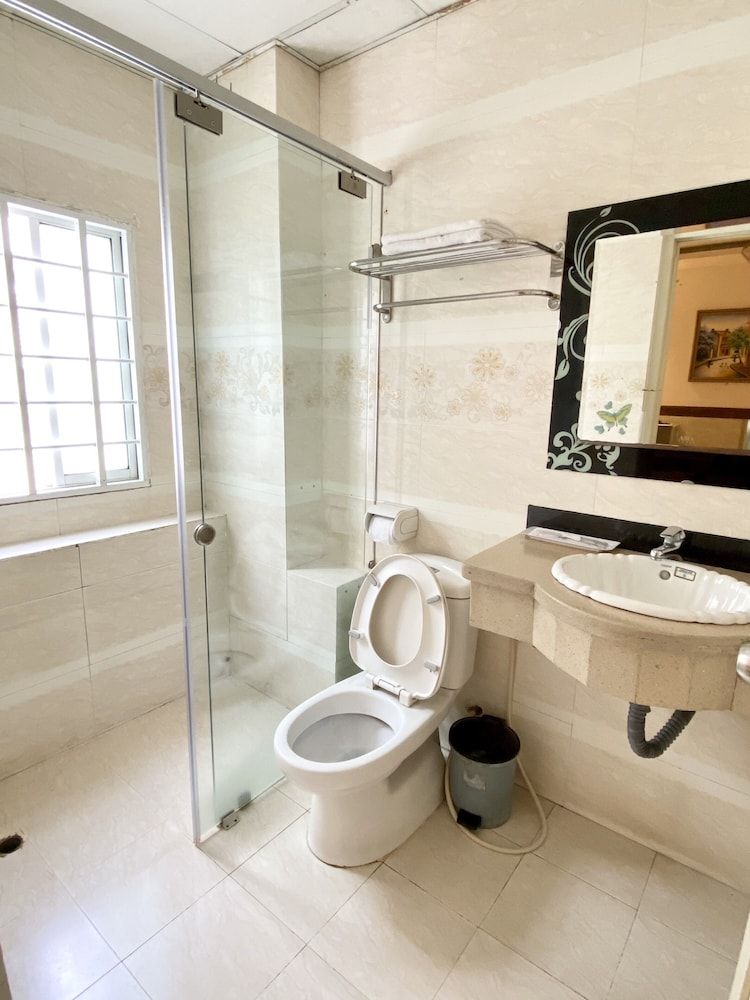 Ha Oanh 2 Hotel Double Room 8