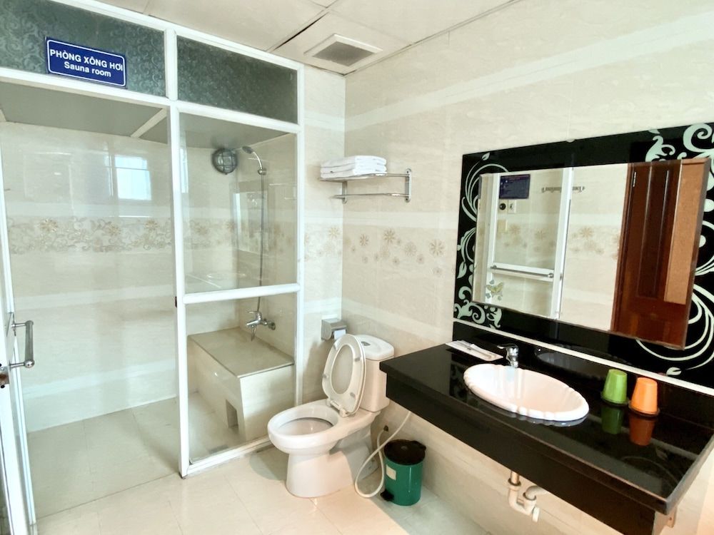 Ha Oanh 2 Hotel Executive Triple Room 7