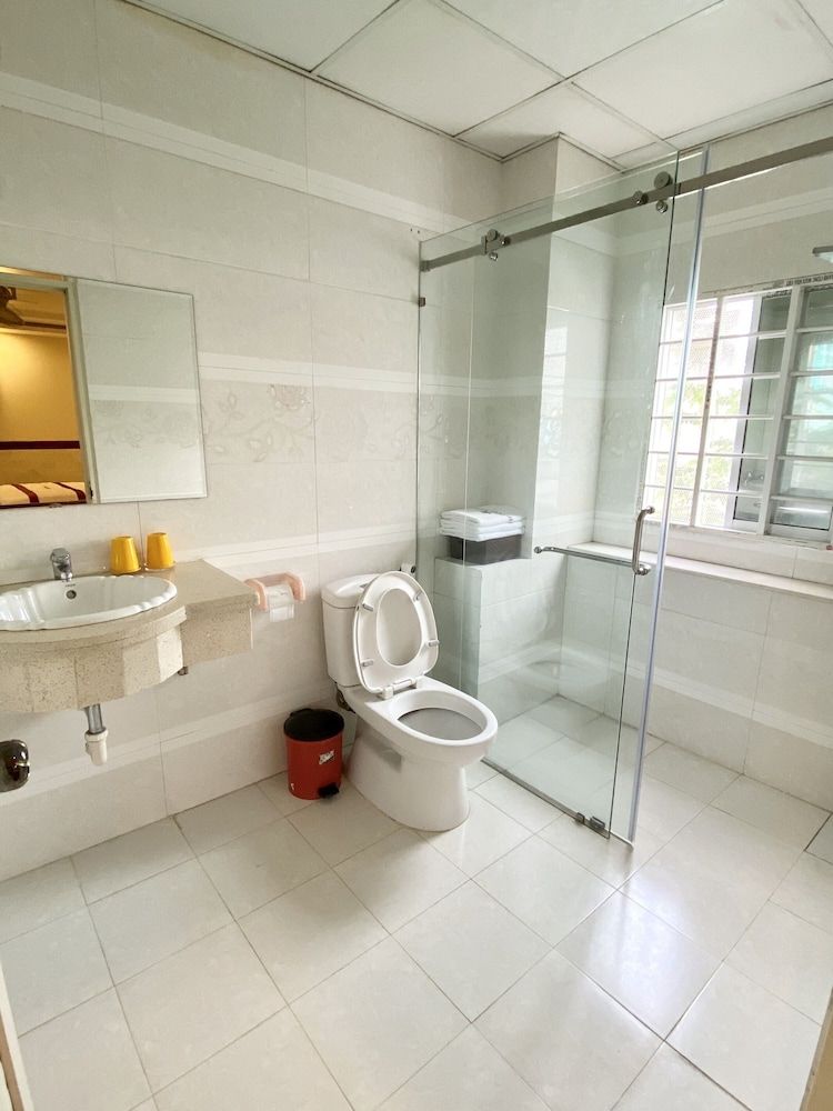 Ha Oanh 2 Hotel Triple Room 11
